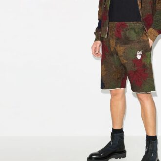 FW20 Szorty męskie z aplikacją w kształcie strzałki w kamuflażu liściowym, kolor khaki/zielony