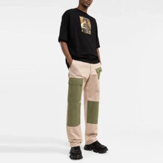 FW21 Koszulka z nadrukiem, okrągłym dekoltem i krótkimi szortami, wersja slim fit, czarna