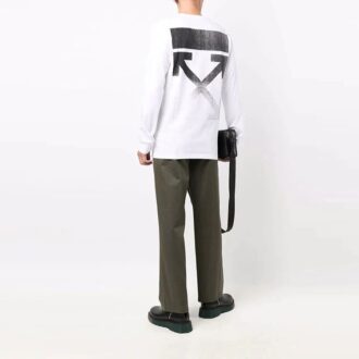 FW21 Sweter z okrągłym dekoltem i wzorem strzałek z logo, wersja standardowa, biały