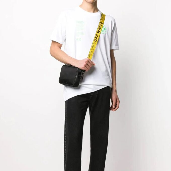 Koszulka z krótkim rękawem z fluorescencyjnym nadrukiem alfabetu, biała